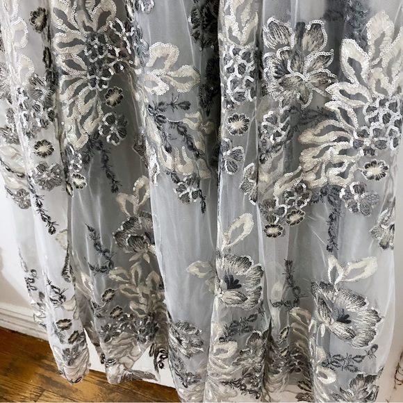 Mac Duggal Silver Floral Embellished Illusion Long Sleeve A Line Gown Size 10 - Picture 10 of 14